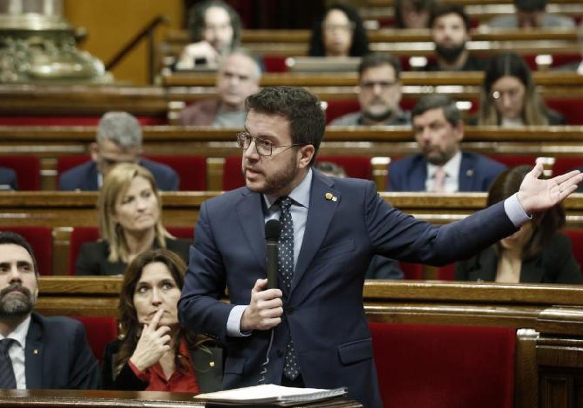 El presidente en funciones de Cataluña, Pere Aragonès, durante una intervención en el Parlamento catalán