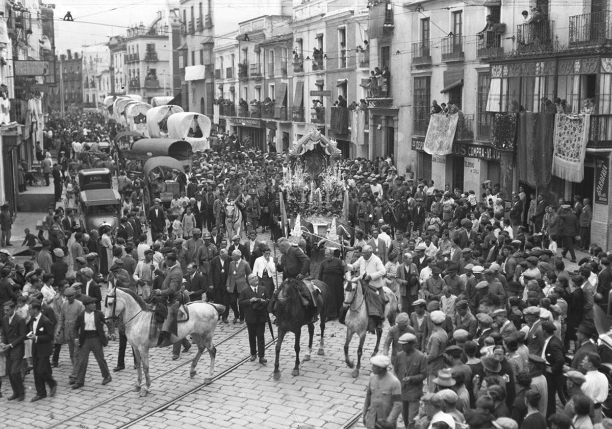 En la actualidad existen 126 hermandades filiales que realizan su camino hacia la aldea almonteña cada mes de mayo