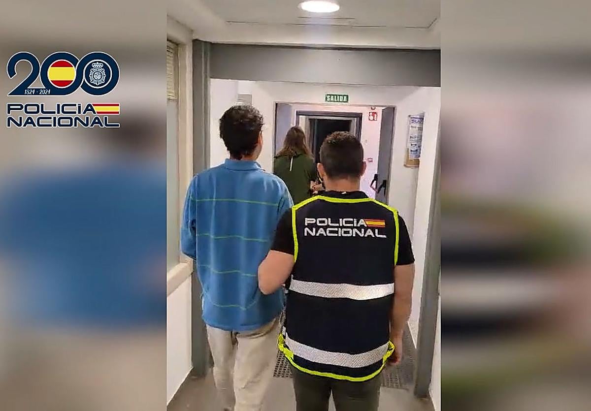 Captura del vídeo compartido por la Polícia Nacional sobre la detención de dos hermanos venezolanos