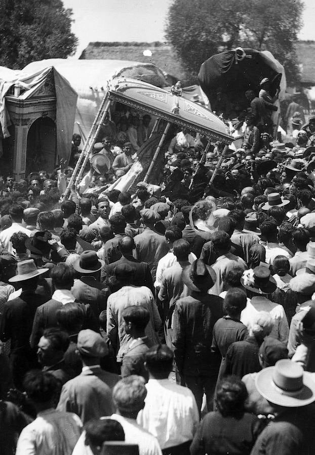 Portada de ABC Sevilla el día 14 de junio de 1935. Procesión de la Virgen del Rocío