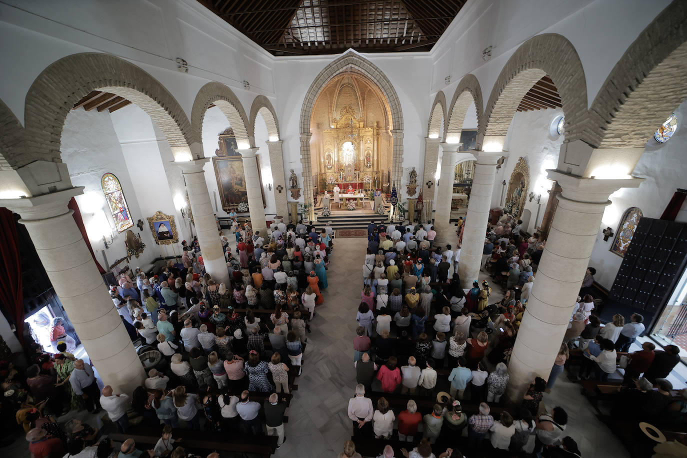 La Hermandad de Coria del Río ha iniciado hoy martes su peregrinación hacia la aldea del Rocío 