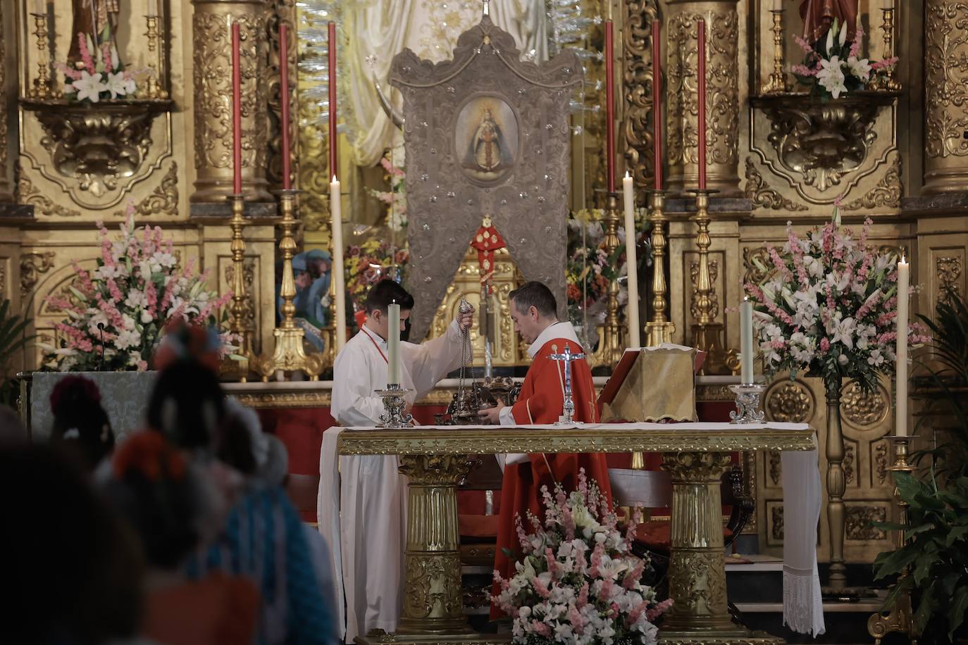 La Hermandad de Coria del Río ha iniciado hoy martes su peregrinación hacia la aldea del Rocío 