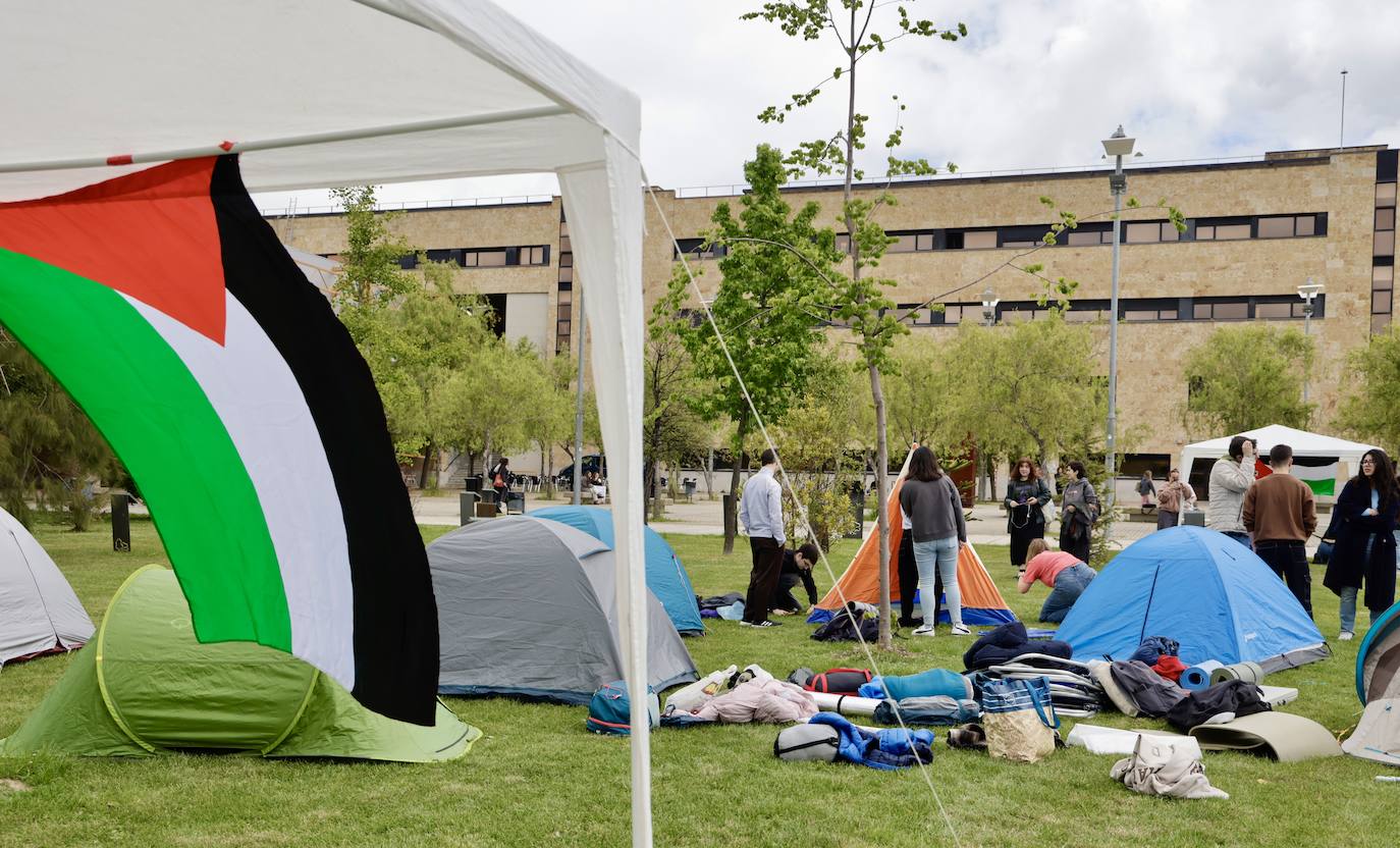 Acampada en el campus Miguel de Unamuno de la universidad de Salamanca de estudiantes pro Palestina
