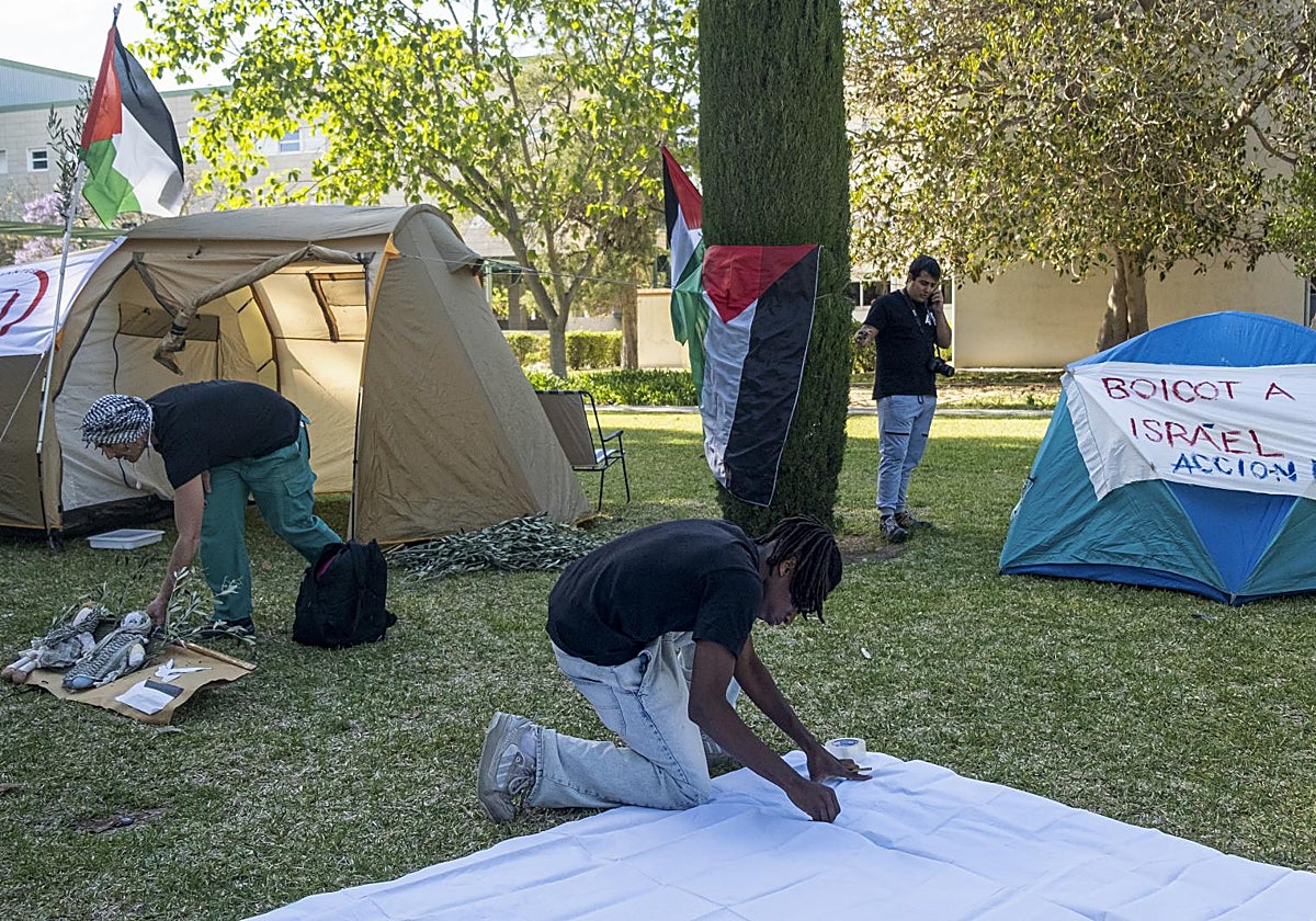 Estudiantes de la Universidad de Alicante arrancan una acampada por Gaza