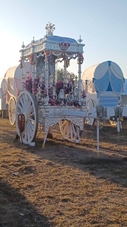 Estampas de la hermandad de Coria del Río en su segundo día de camino hacia El Rocío