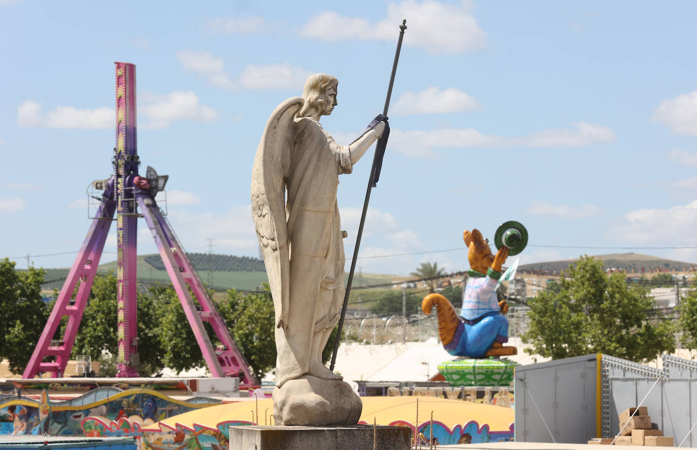 Fotos: el montaje de la Feria de Córdoba llega a los últimos toques