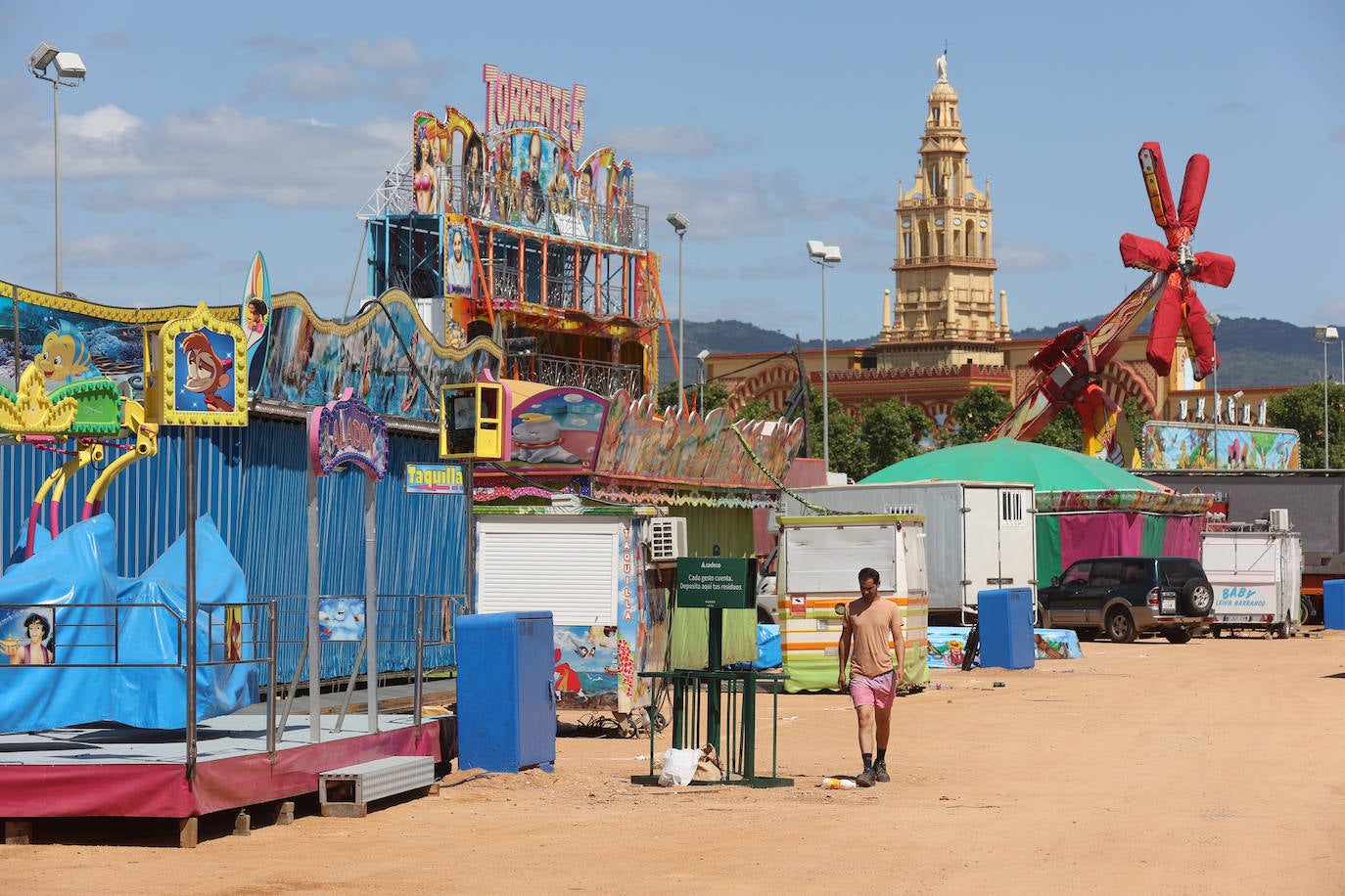 Fotos: el montaje de la Feria de Córdoba llega a los últimos toques