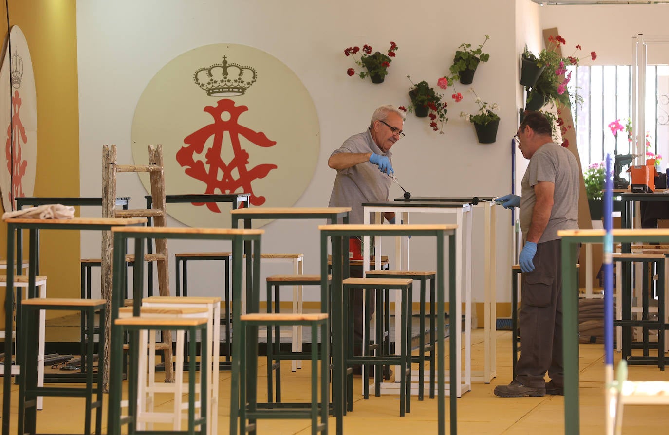 Fotos: el montaje de la Feria de Córdoba llega a los últimos toques
