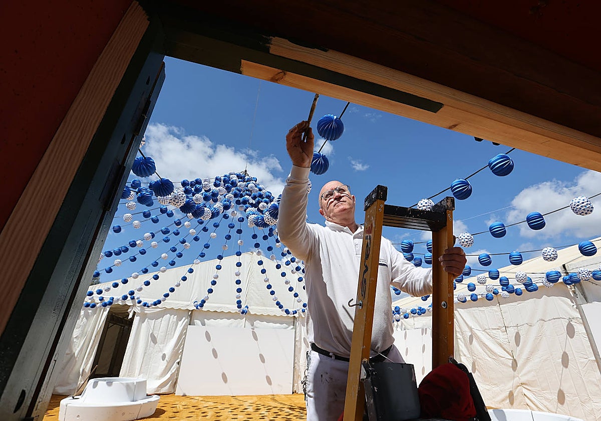 Fotos: el montaje de la Feria de Córdoba llega a los últimos toques