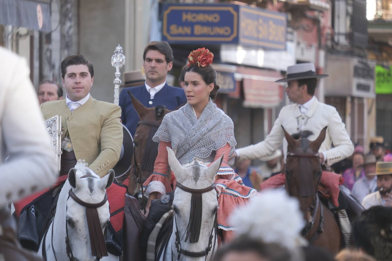 La Hermandad del Rocío de la Macarena inicia su peregrinación hacia la aldea