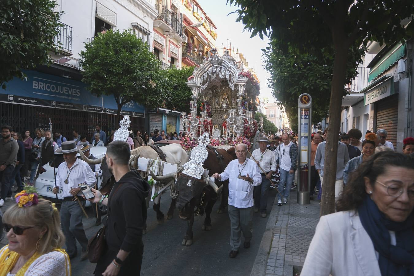 La Hermandad del Rocío de la Macarena inicia su peregrinación hacia la aldea