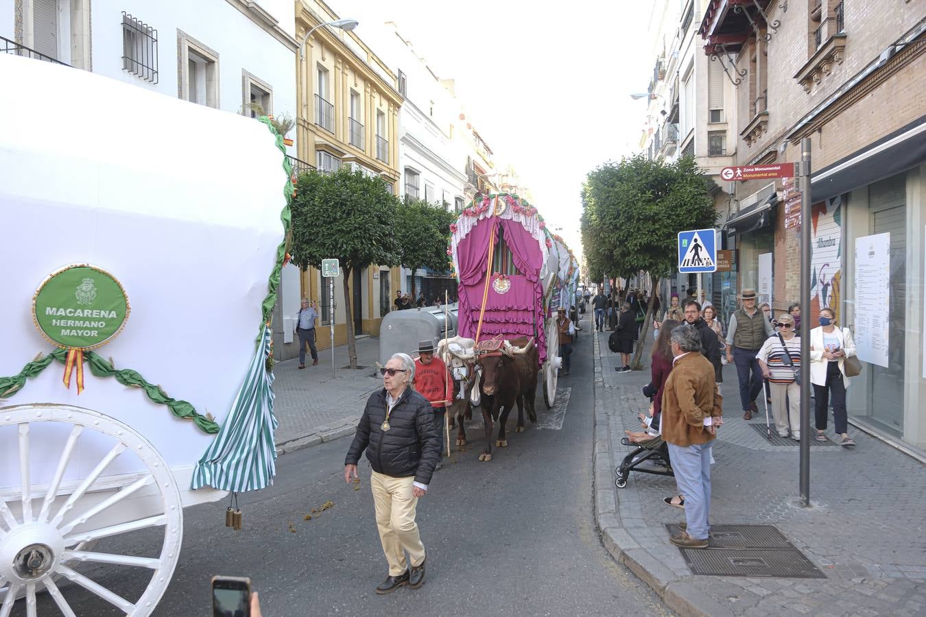 La Hermandad del Rocío de la Macarena inicia su peregrinación hacia la aldea