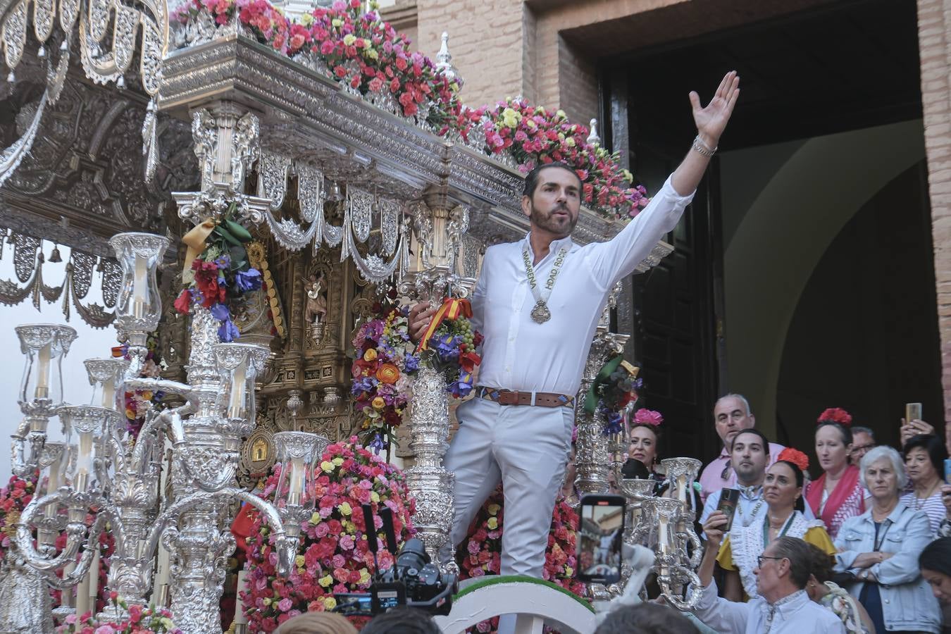 La Hermandad del Rocío de la Macarena inicia su peregrinación hacia la aldea