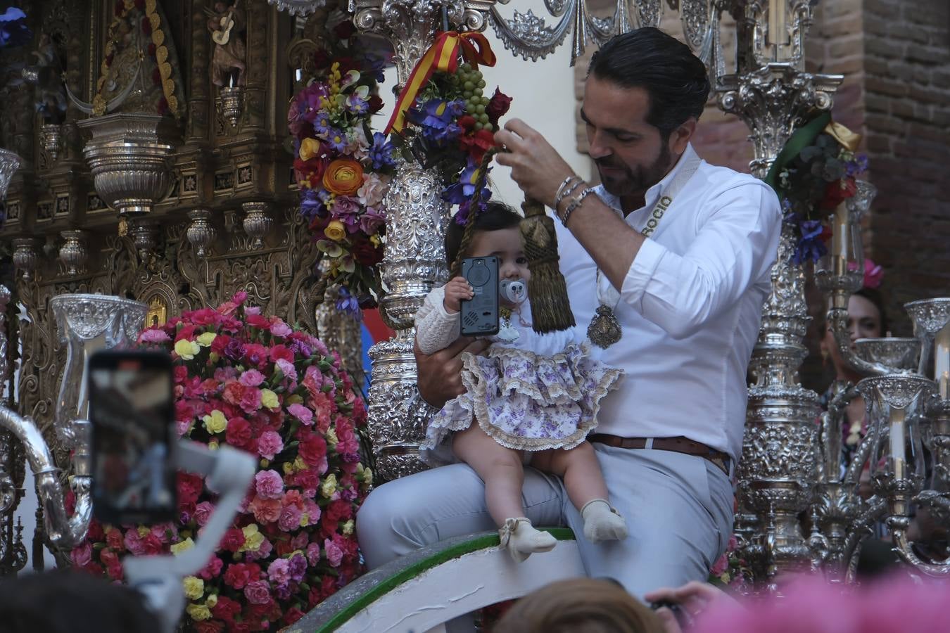La Hermandad del Rocío de la Macarena inicia su peregrinación hacia la aldea