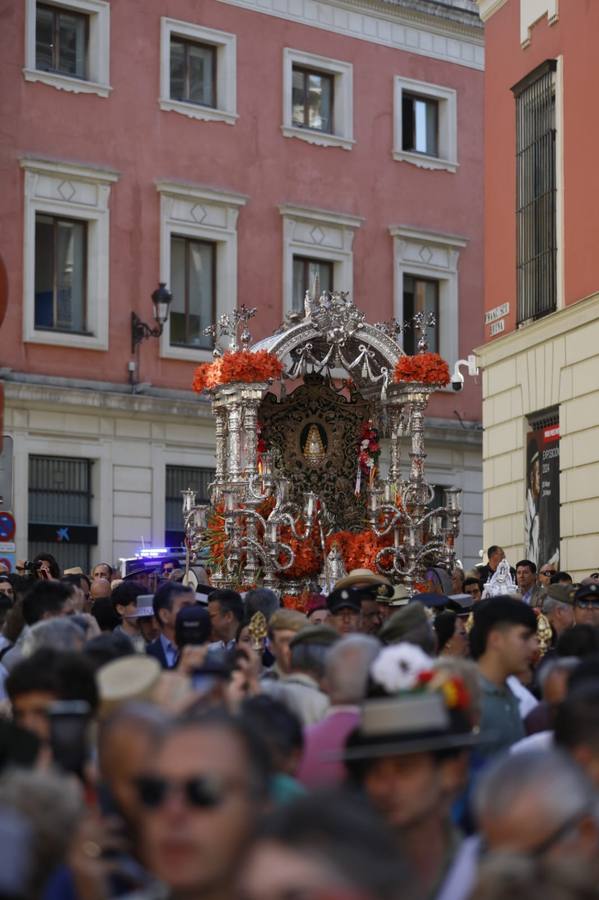 Salida de la Hermandad de Sevilla-El Salvador en su peregrinación a la Aldea del Rocío