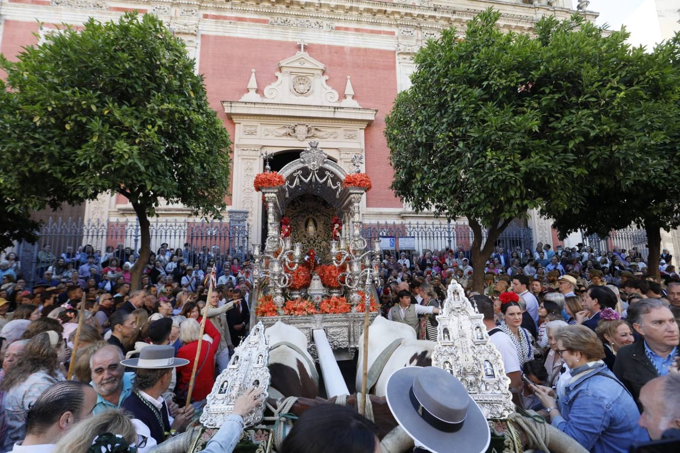 Salida de la Hermandad de Sevilla-El Salvador en su peregrinación a la Aldea del Rocío