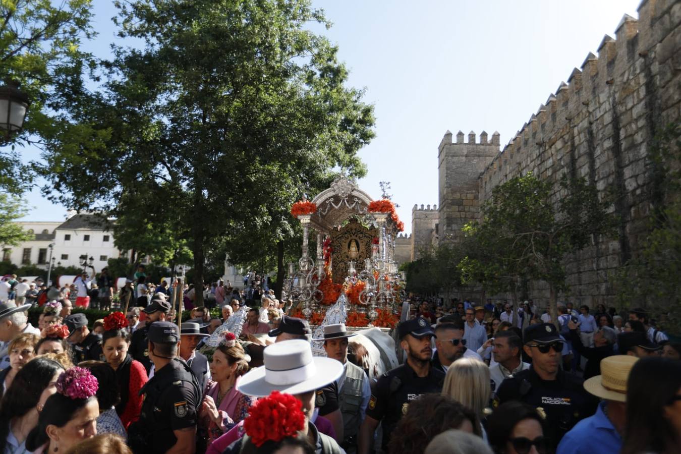 Salida de la Hermandad de Sevilla-El Salvador en su peregrinación a la Aldea del Rocío