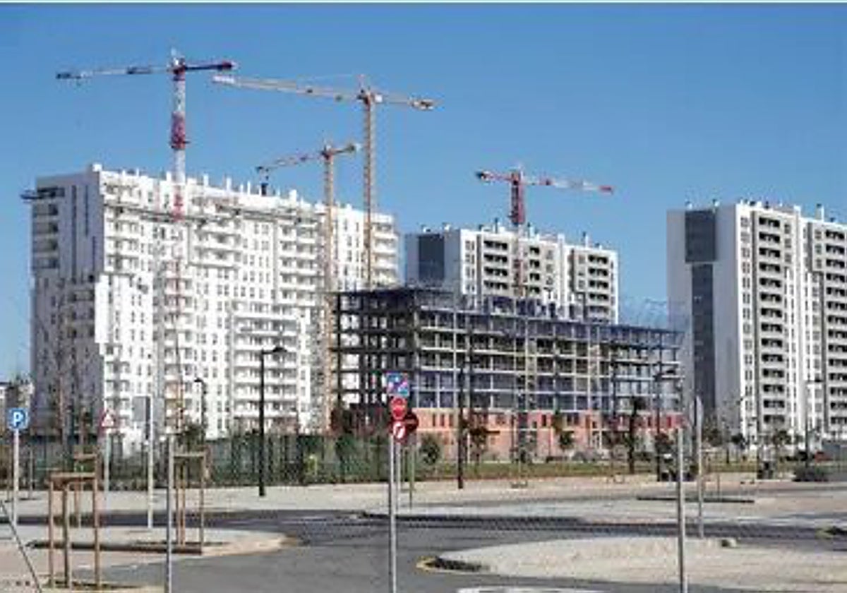 La Junta licita las 316 viviendas de alquiler «asequible» y reactiva las obras de 86 VPO en el Polígono de Toledo