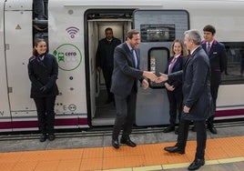 Puente, «ocho apellidos gallegos impares», da la bienvenida a 'su' tierra al «primer mundo» de las infraestructuras