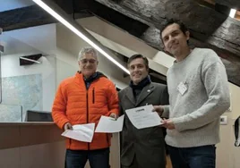 Los representantes del Solidaritat Catalana per la Independència, el 2 de febrero, tras registrar la ILP en el Parlamento de Cataluña