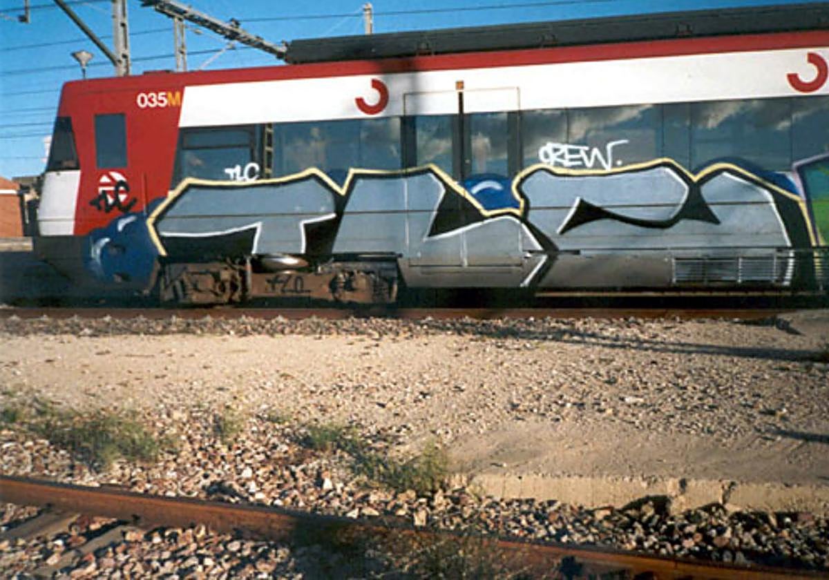 Un tren de Cercanías vandalizado. (Archivo)