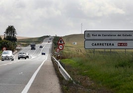 Sánchez pasa también de largo por la N-432 en Córdoba, la carretera del olvido