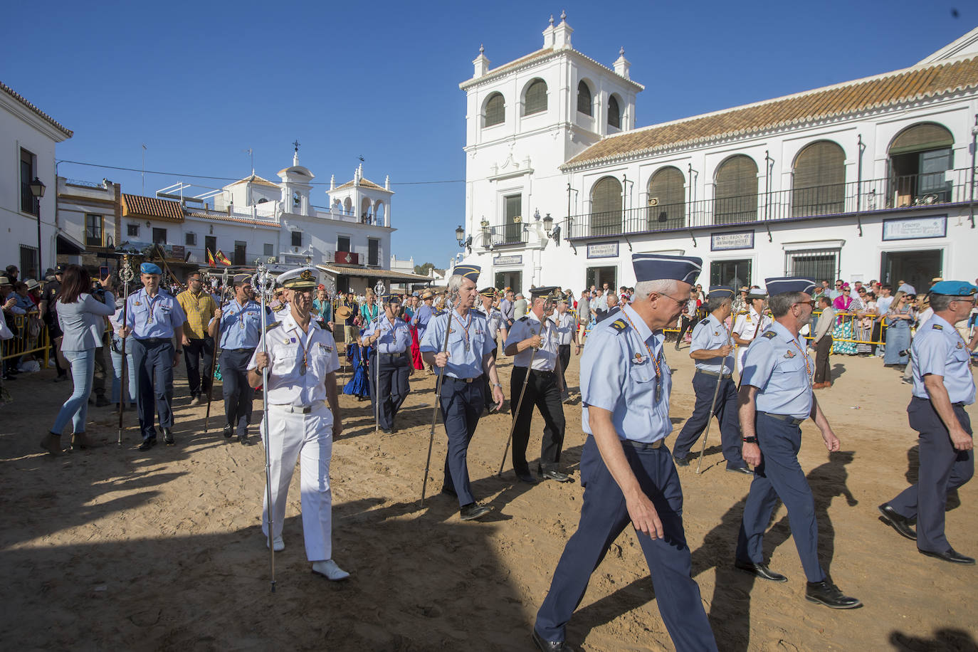 La presentación de las hermandades filiales ante la Blanca Paloma en el Rocío 2024