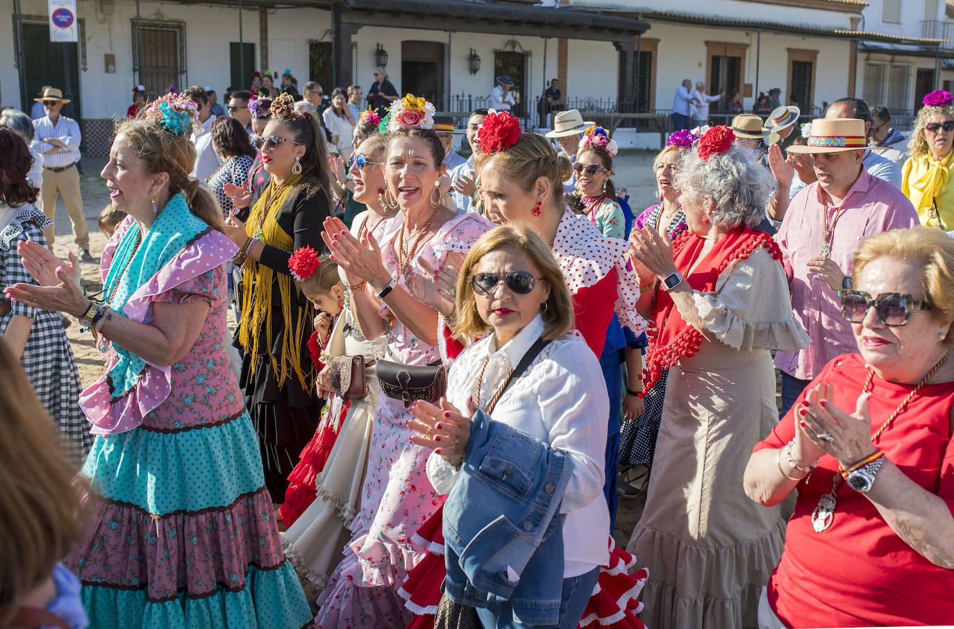 La presentación de las hermandades filiales ante la Blanca Paloma en el Rocío 2024