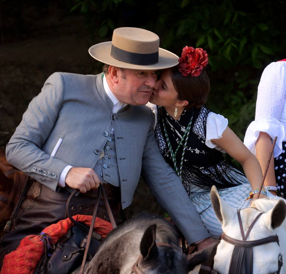 El Simpecado de la Hermandad del Rocío de Sevilla pasa el vado del Quema camino a Almonte 