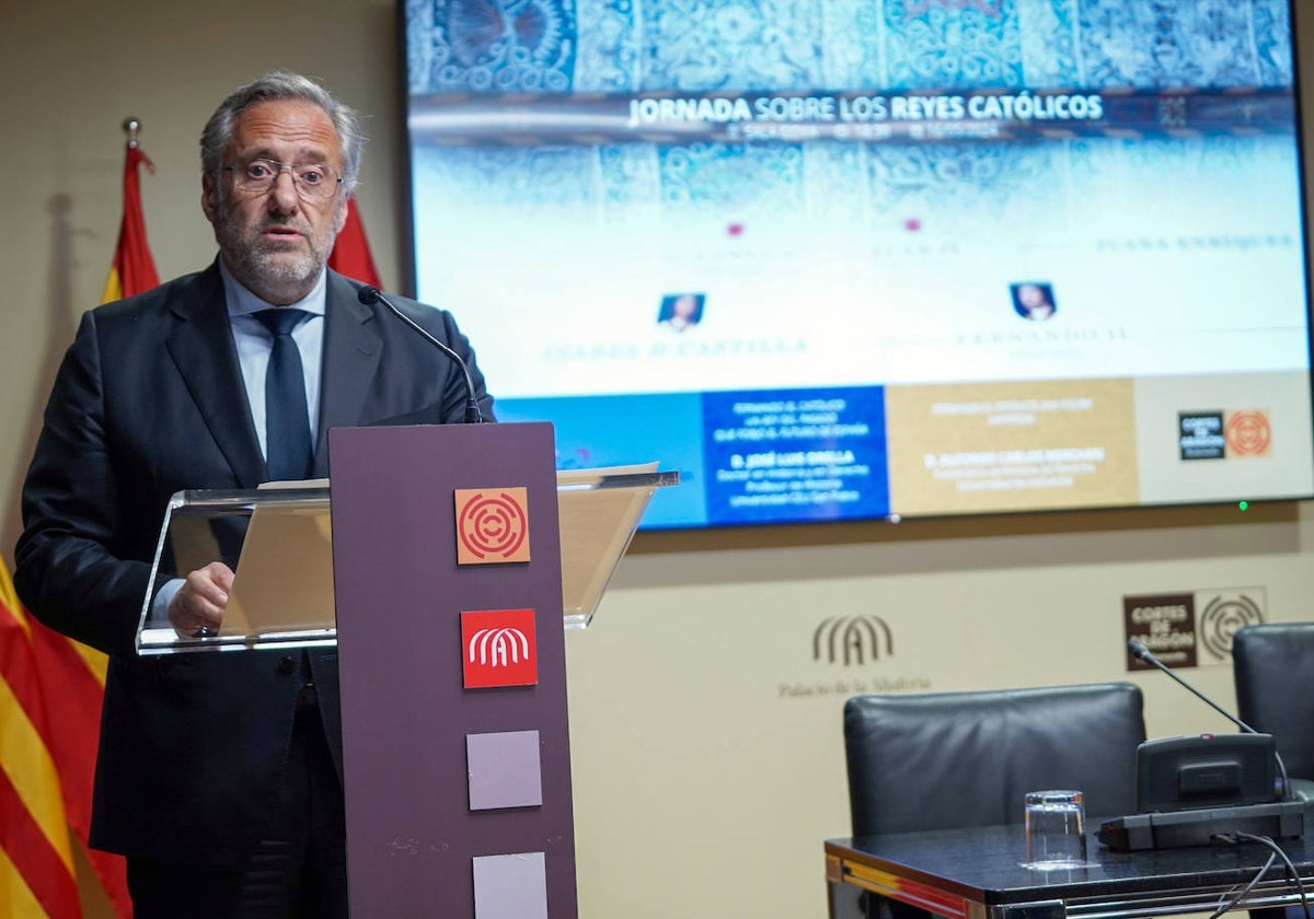 El presidente de las Cortes de Castilla y León, Carlos Pollán, durante su intervención en Zaragoza en una jornada dedicada a la figura de Fernando el Católico