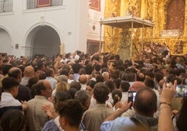 El salto de la reja y la salida de la Virgen del Rocío 2024, en directo