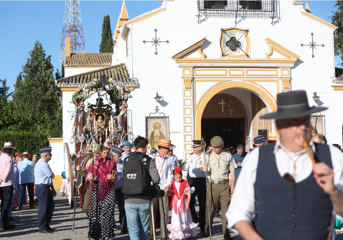 Salida de la Castrense desde la capilla de Tablada