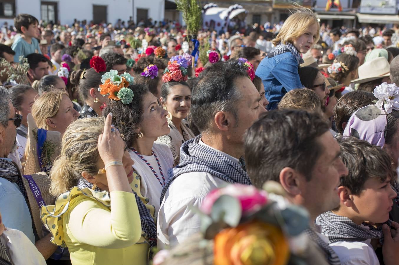 La presentación de las hermandades filiales ante la Blanca Paloma en el Rocío 2024