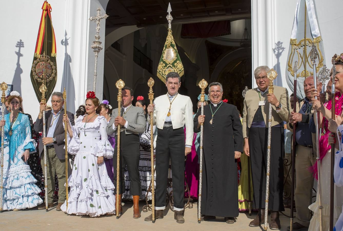 La presentación de las hermandades filiales ante la Blanca Paloma en el Rocío 2024