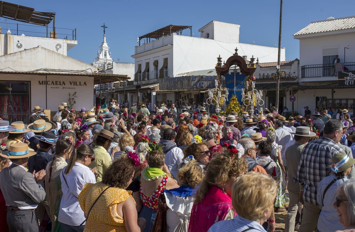 La presentación de las hermandades filiales ante la Blanca Paloma en el Rocío 2024