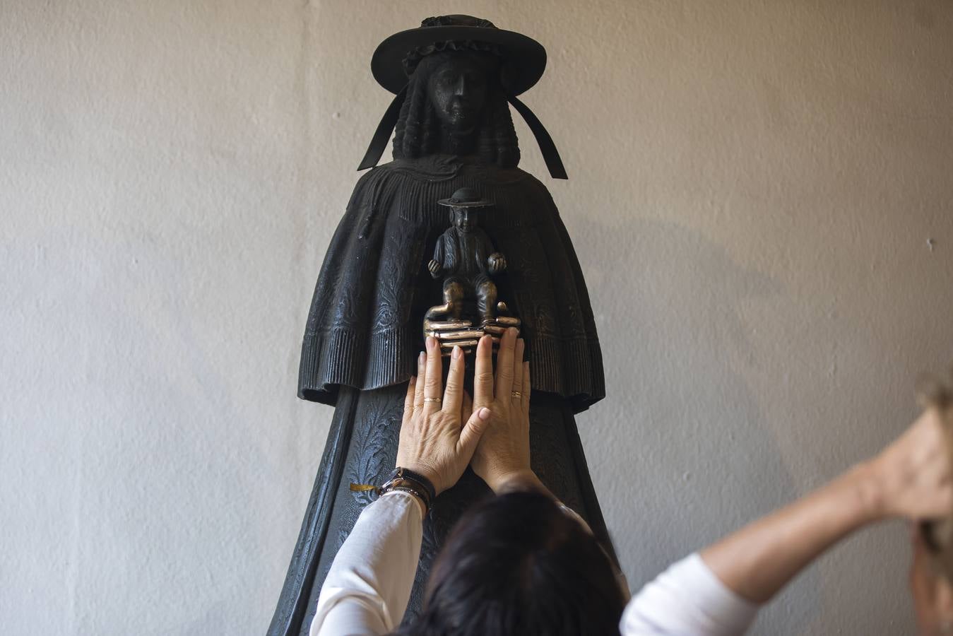 La presentación de las hermandades filiales ante la Blanca Paloma en el Rocío 2024