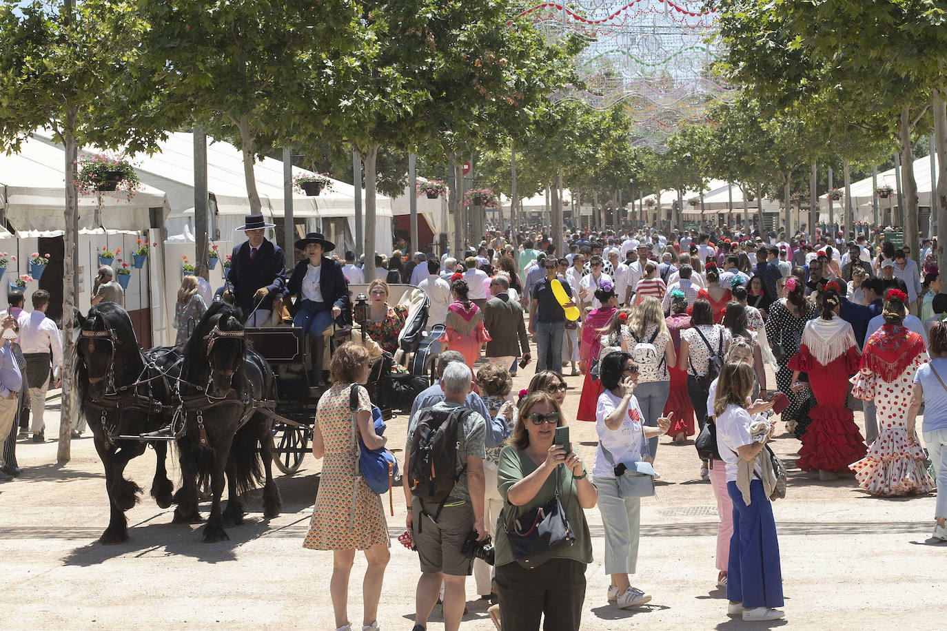 Fotos: El Arenal abarrotado en el primer sábado de la Feria de Córdoba