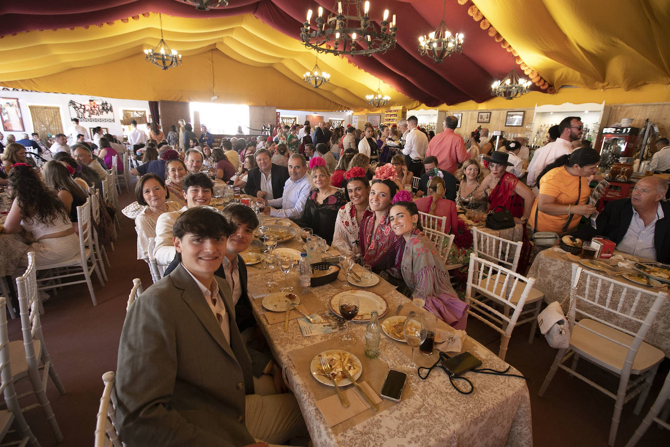 Fotos: El Arenal abarrotado en el primer sábado de la Feria de Córdoba