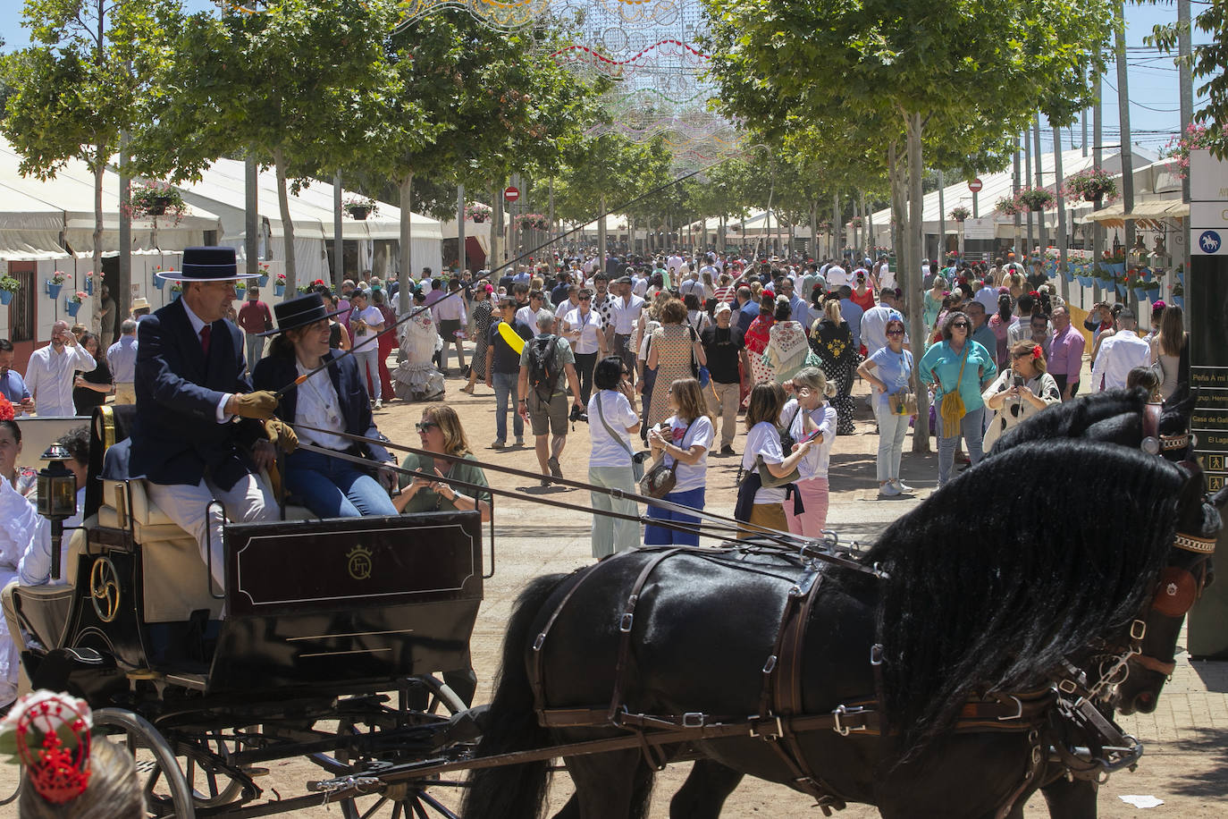 Fotos: El Arenal abarrotado en el primer sábado de la Feria de Córdoba