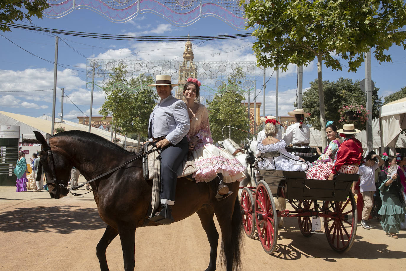 Fotos: El Arenal abarrotado en el primer sábado de la Feria de Córdoba