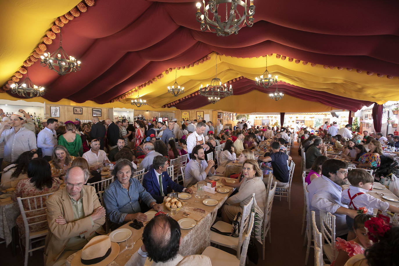 Fotos: El Arenal abarrotado en el primer sábado de la Feria de Córdoba