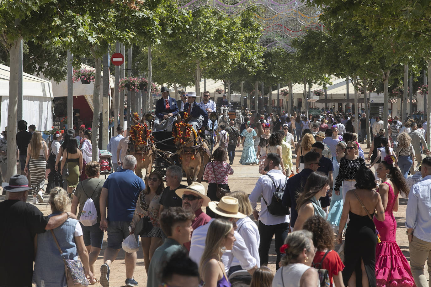 Fotos: El Arenal abarrotado en el primer sábado de la Feria de Córdoba