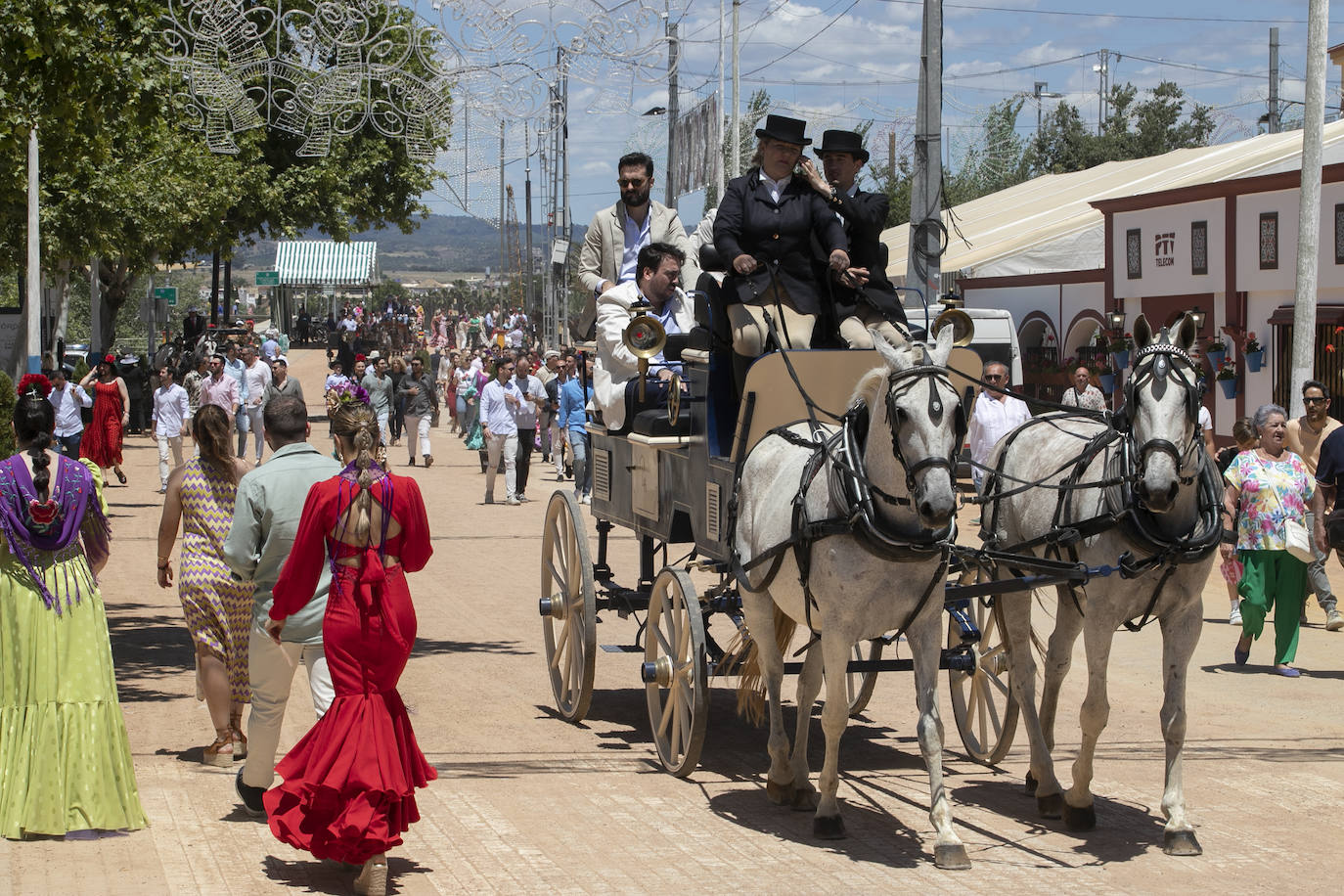 Fotos: El Arenal abarrotado en el primer sábado de la Feria de Córdoba