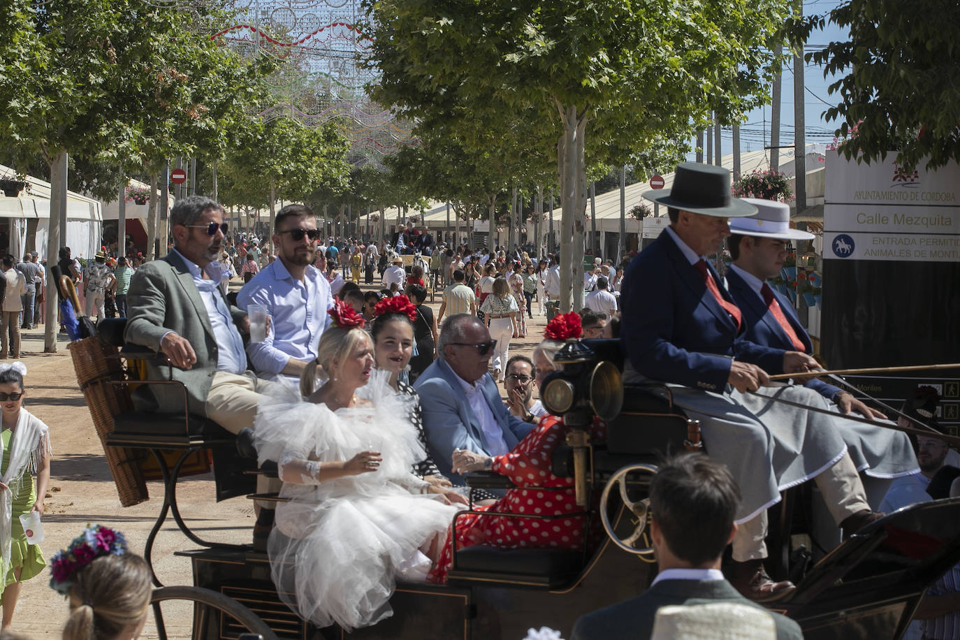 Fotos: El Arenal abarrotado en el primer sábado de la Feria de Córdoba