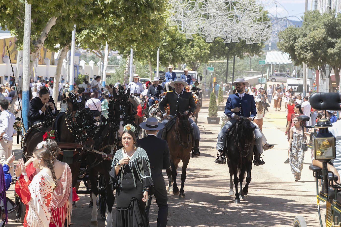 Fotos: El Arenal abarrotado en el primer sábado de la Feria de Córdoba
