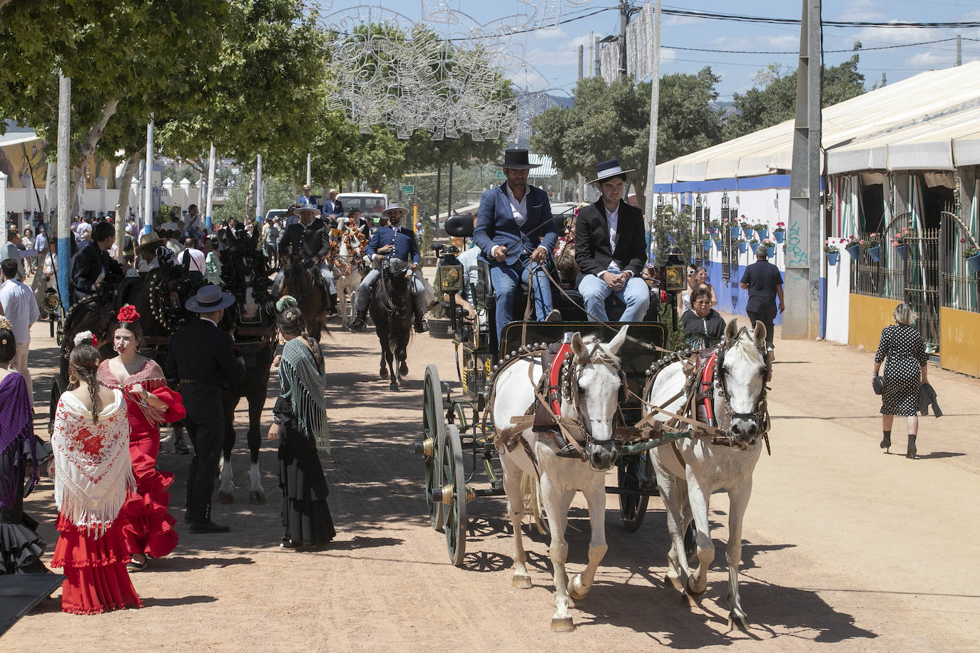 Fotos: El Arenal abarrotado en el primer sábado de la Feria de Córdoba