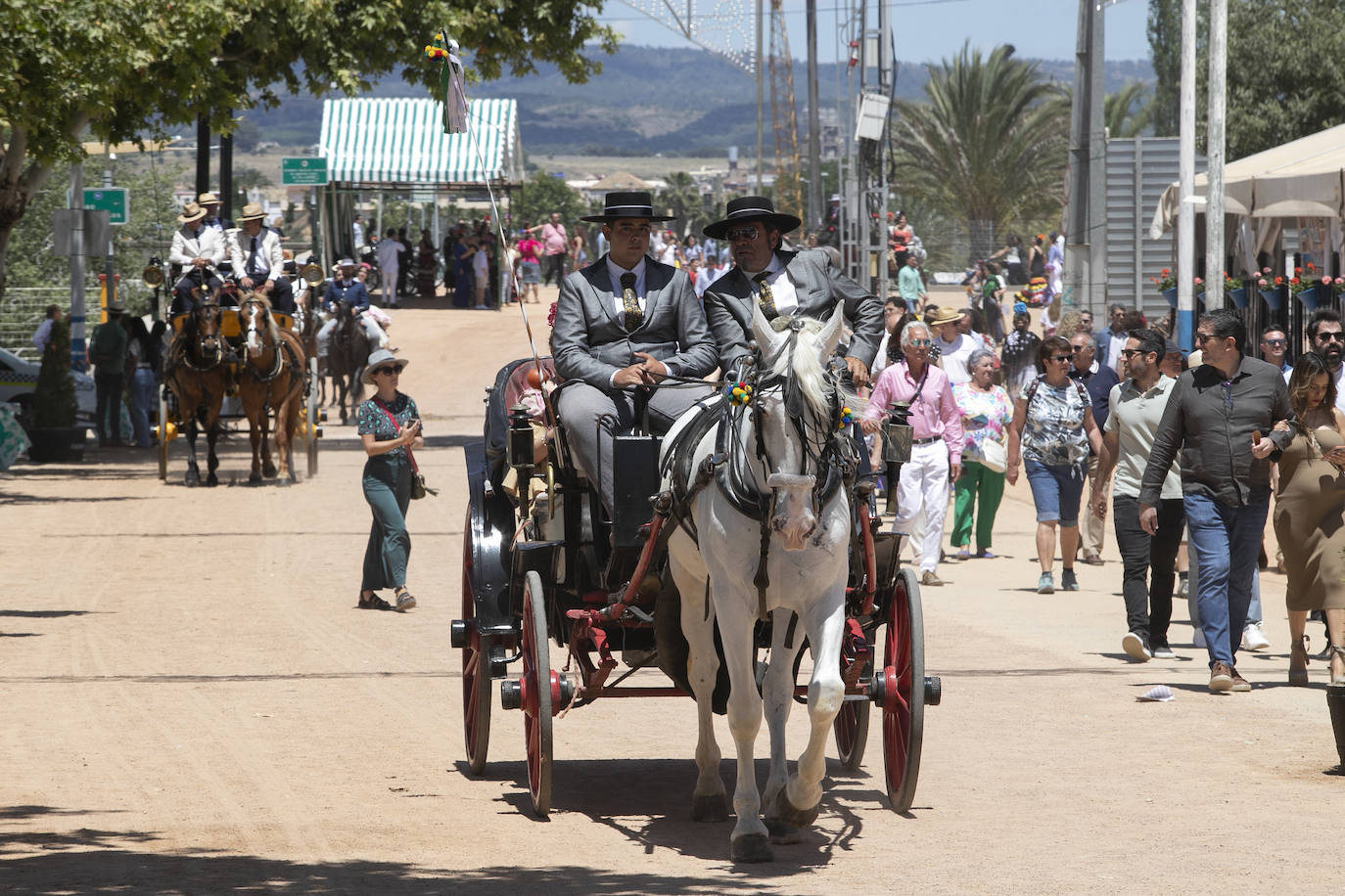 Fotos: El Arenal abarrotado en el primer sábado de la Feria de Córdoba