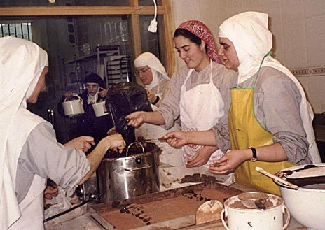 Imagen secundaria 1 - Algunas de las hermanas que residían en Belorado en 2004