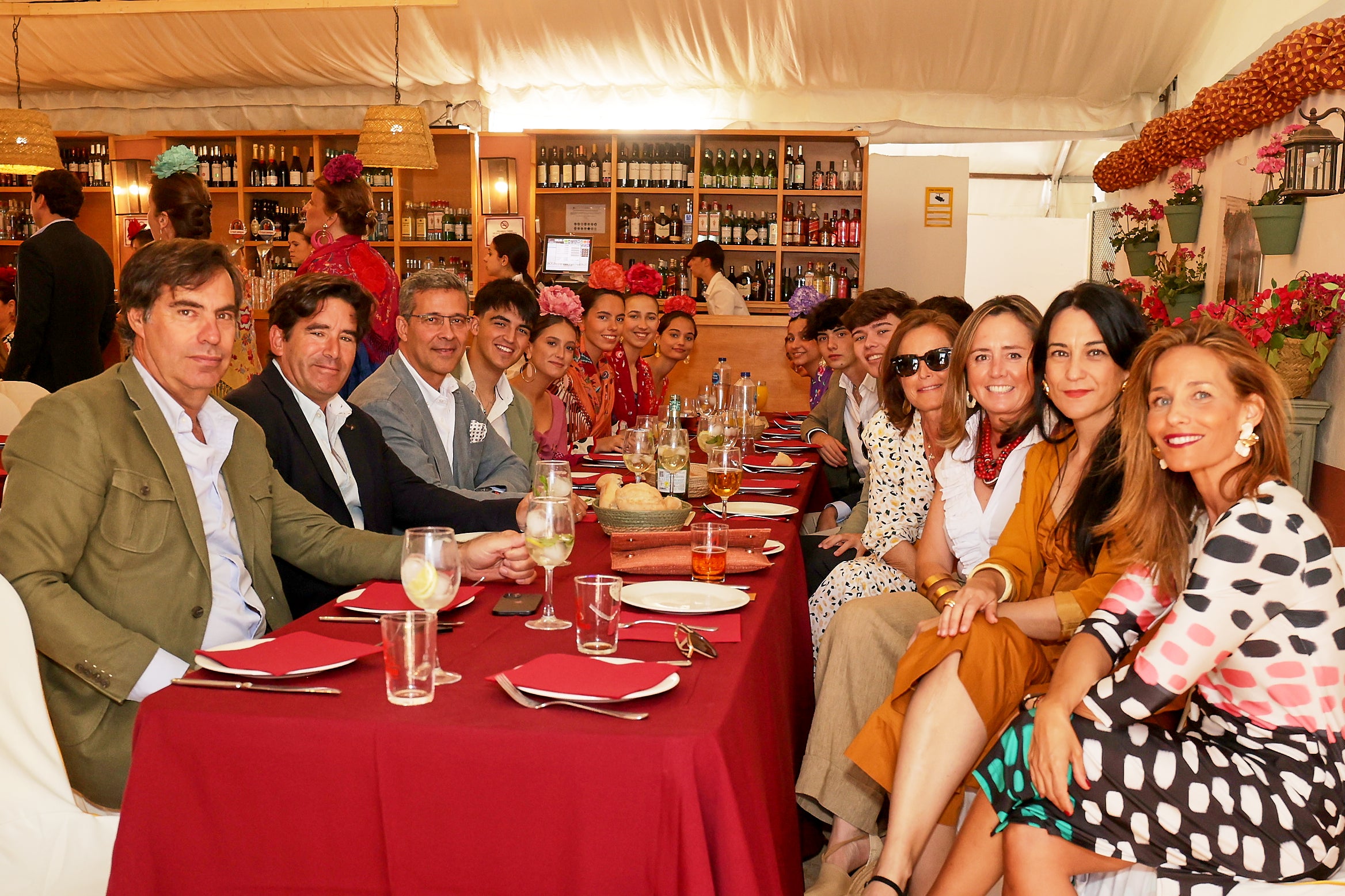Las imágenes del ambiente en las casetas el domingo de la Feria de Córdoba (I)