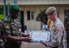 El general Ortiz-Repiso recoge una distinción en Mali